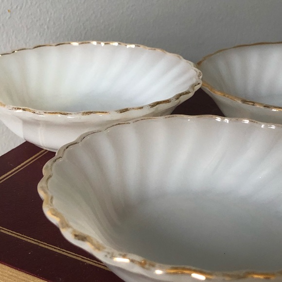 ANCHOR HOCHING CO MILK GLASS BOWLS - Picture 3 of 7